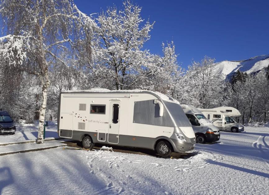 Camper sotto la neve ad Entracque