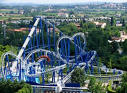 Rollercoaster Blue Tornado Gardaland visto dal basso